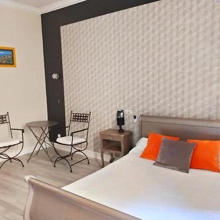 Hotel" La Tour De L'Horloge " 리브잘트 외부 사진