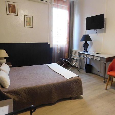 Hotel" La Tour De L'Horloge " 리브잘트 외부 사진