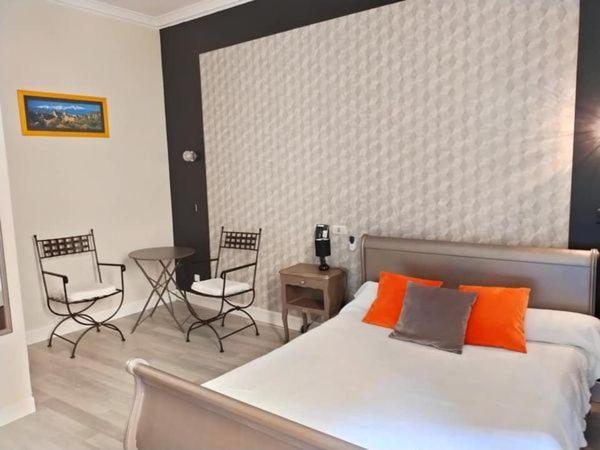 Hotel" La Tour De L'Horloge " 리브잘트 외부 사진
