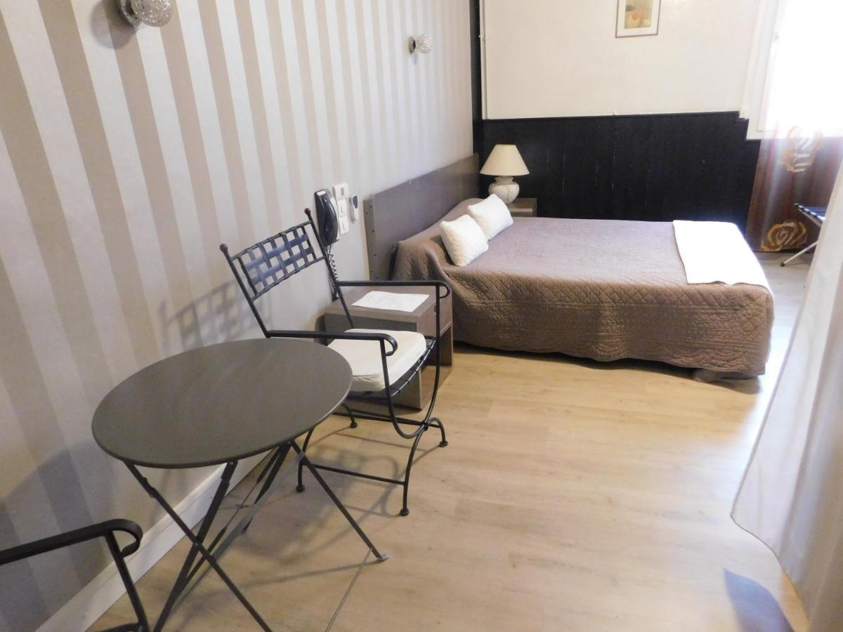 Hotel" La Tour De L'Horloge " 리브잘트 외부 사진