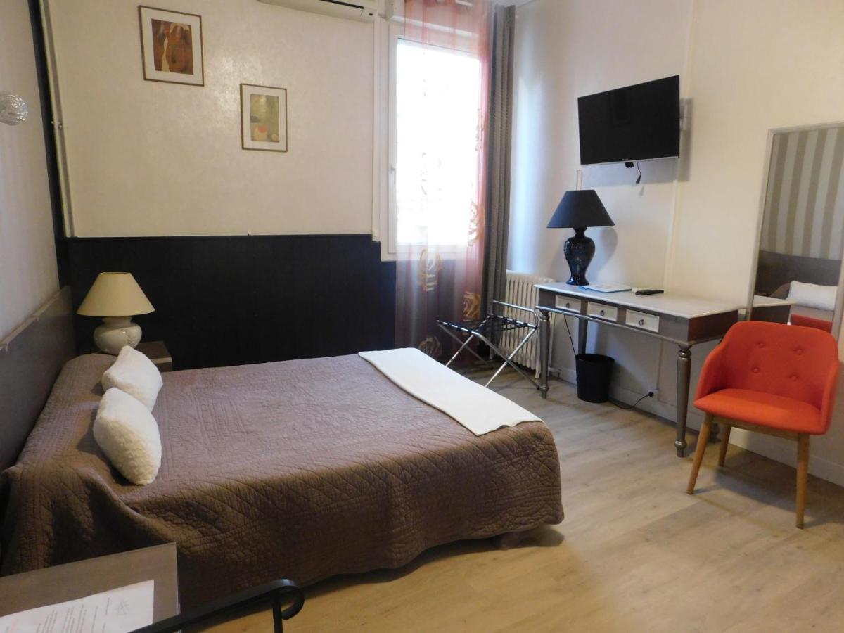 Hotel" La Tour De L'Horloge " 리브잘트 외부 사진