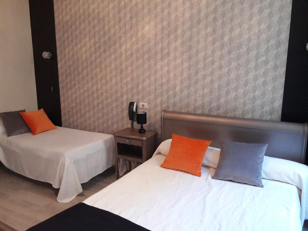 Hotel" La Tour De L'Horloge " 리브잘트 외부 사진