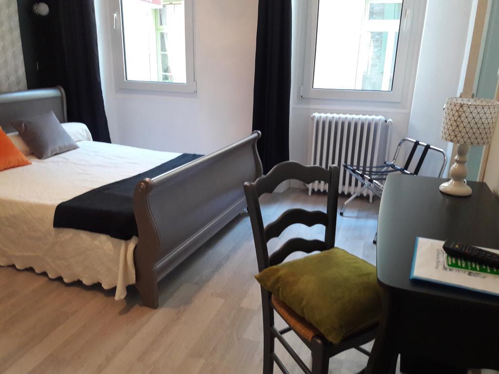 Hotel" La Tour De L'Horloge " 리브잘트 외부 사진