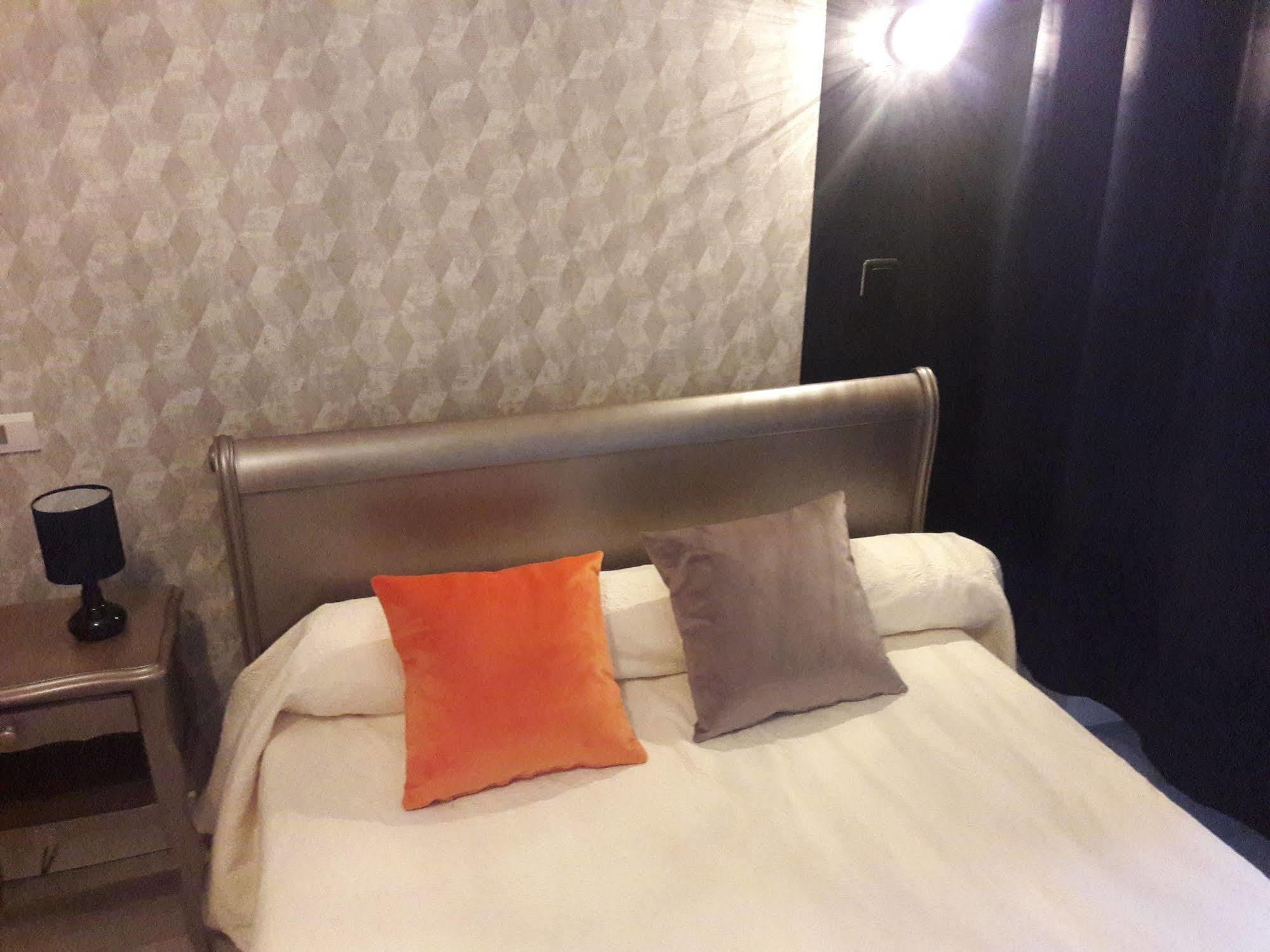 Hotel" La Tour De L'Horloge " 리브잘트 외부 사진