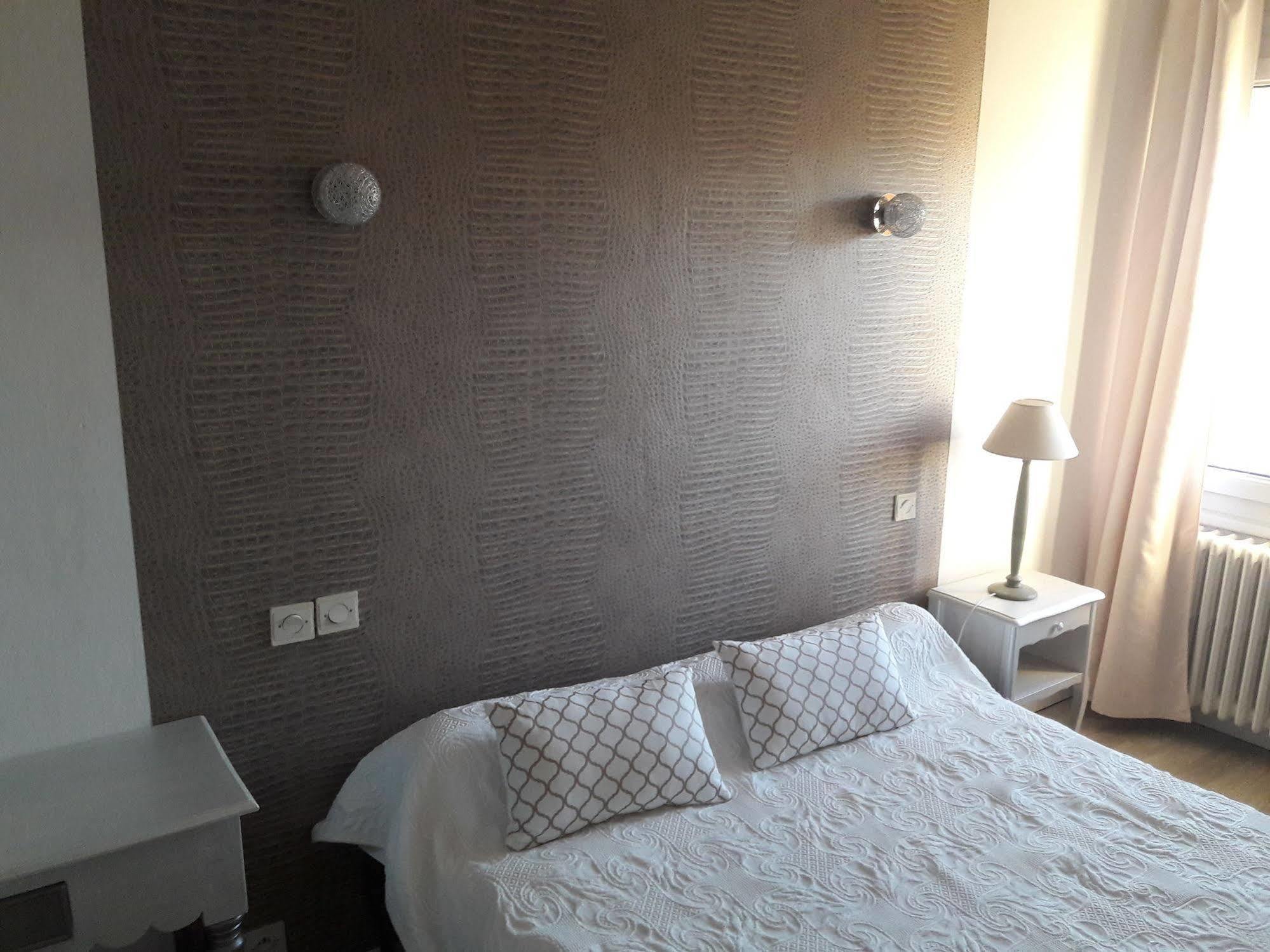Hotel" La Tour De L'Horloge " 리브잘트 외부 사진